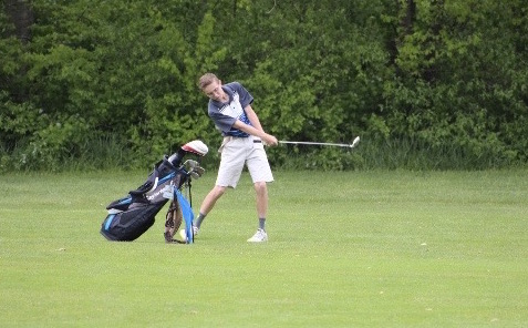 Young boys golf team focuses on personal bests