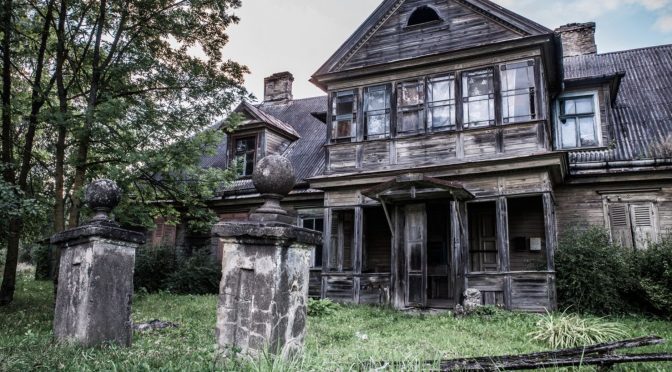 Scary Story: The House on Merry Lane